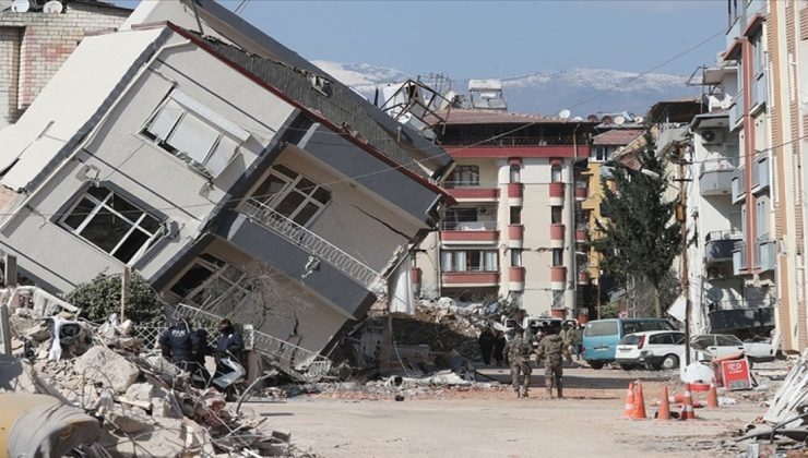 Depremde 28 Kişinin Öldüğü Binanın Müteahhitleri Birbirlerini Suçladı