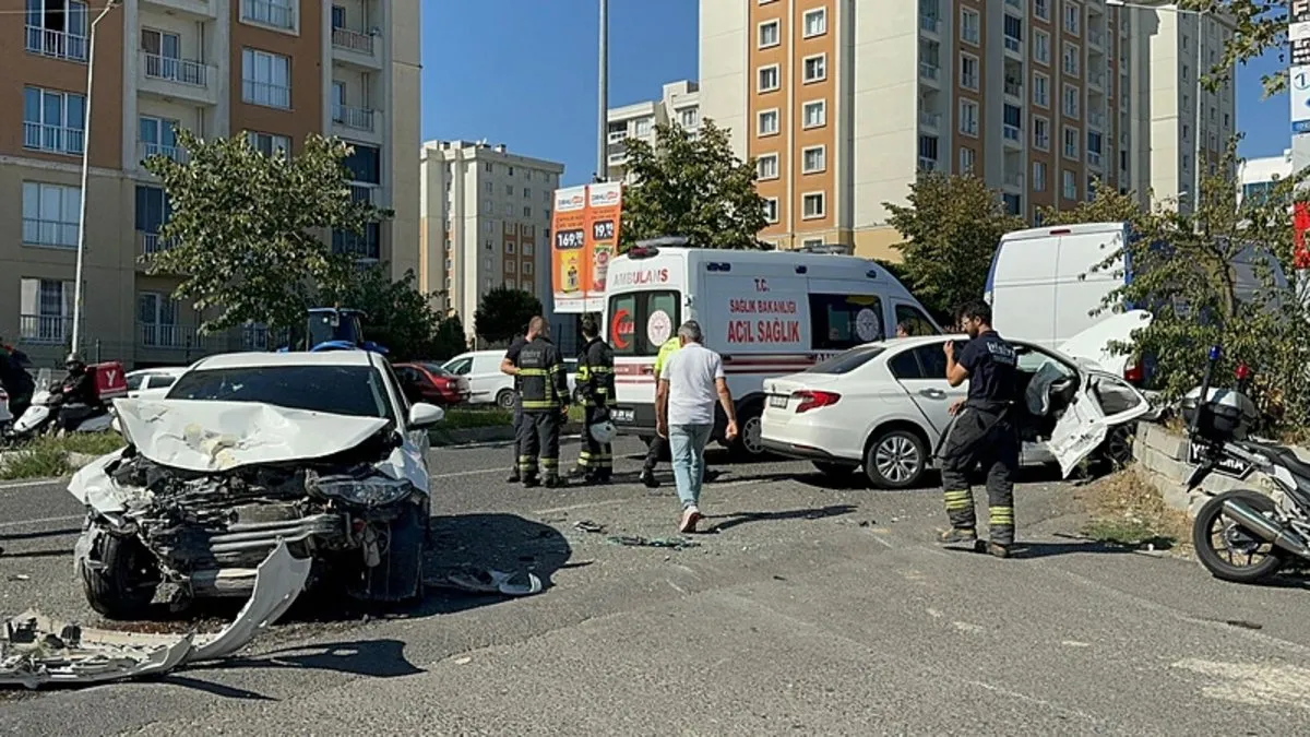 Tekirdağ’da iki otomobil çarpıştı: 1’i ağır 3 yaralı