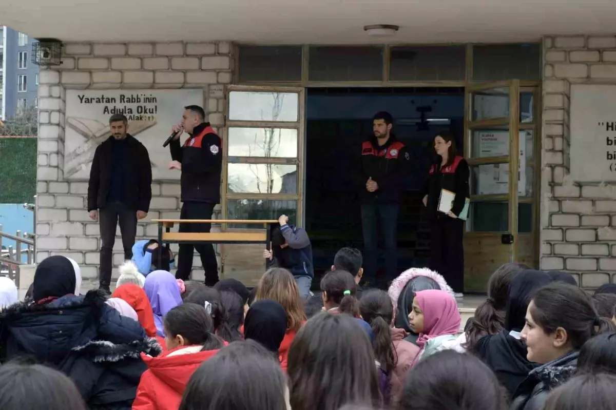 Esenyurt Belediyesi’nden Deprem Bilinci Eğitimi